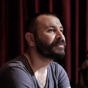 Mehmet Bezgin - oyunculuğunu armağan ediyor